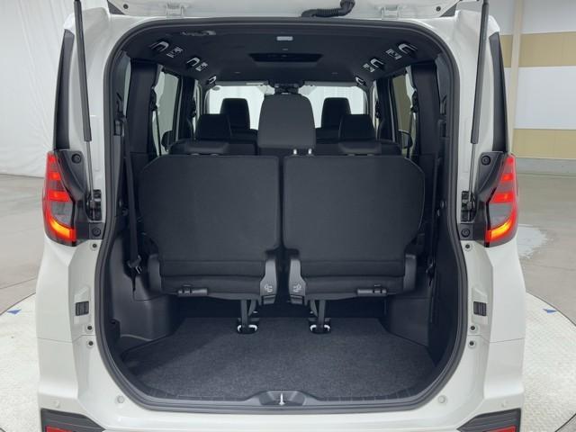 ノア ハイブリッドＳ－Ｇ　両電動ドア　衝突回避ブレーキ　ダブルエアコン　イモビ　クルコン　バックガイドモニター　横滑り防止装置　ＬＥＤヘッドライト　ドライブレコーダー　キーレス　スマートキー　３列シート　ＴＶ　ＥＴＣ　アルミ（16枚目）