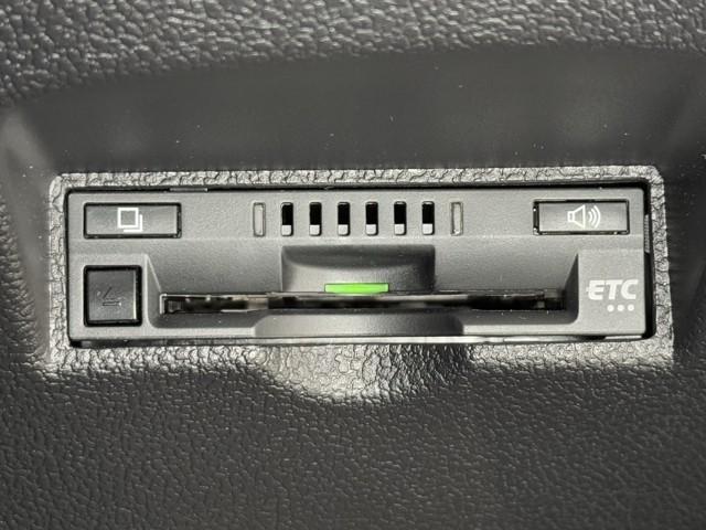 プリウス ＳセーフティプラスＩＩ　ディスプレイオーディオナビ　全周囲モニター　ドライブレコーダー　ＬＥＤライト　スマートキー　ＥＴＣ　純正アルミホイール　クルーズコントロール　クリアランスソナー　パワーウィンドウ　パワーステアリング（8枚目）