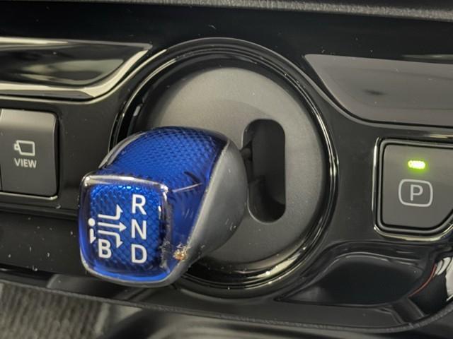 プリウス ＳセーフティプラスＩＩ　ディスプレイオーディオナビ　全周囲モニター　ドライブレコーダー　ＬＥＤライト　スマートキー　ＥＴＣ　純正アルミホイール　クルーズコントロール　クリアランスソナー　パワーウィンドウ　パワーステアリング（11枚目）