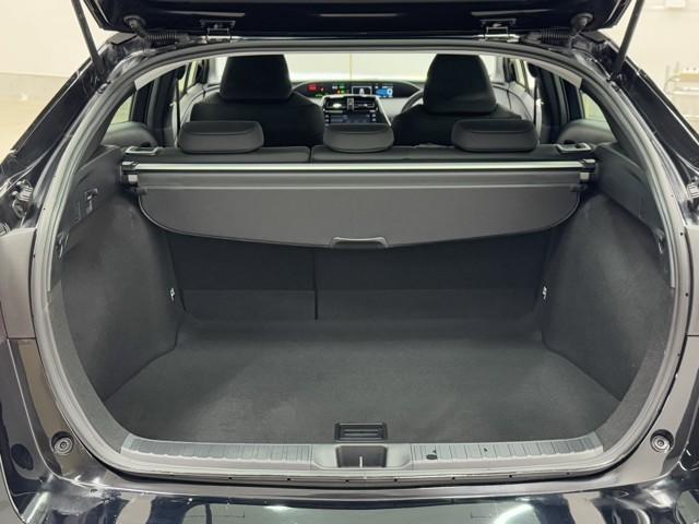 プリウス ＳセーフティプラスＩＩ　ディスプレイオーディオナビ　全周囲モニター　ドライブレコーダー　ＬＥＤライト　スマートキー　ＥＴＣ　純正アルミホイール　クルーズコントロール　クリアランスソナー　パワーウィンドウ　パワーステアリング（16枚目）