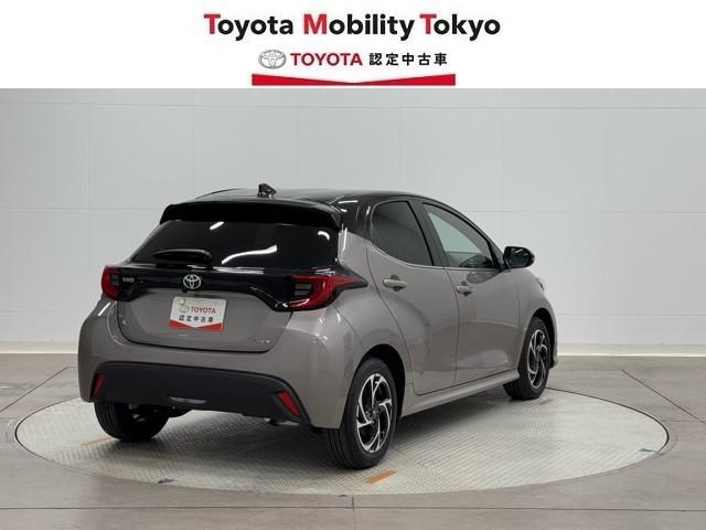 ヤリス ハイブリッドＺ　ＴＳＳ　キーレス　フルセグテレビ　オートエアコン　バックモニター　ＬＥＤライト　クルコン　スマートキー　ＥＴＣ　ワンオーナー　アイドリングストップ　ドライブレコーダー　ＥＳＣ　アルミホイール（2枚目）