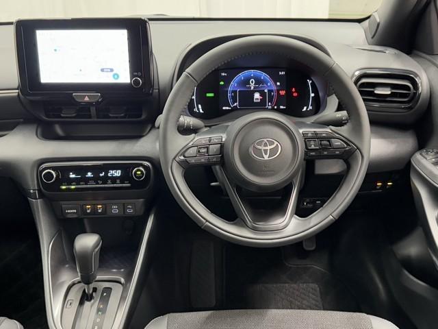 ヤリス ハイブリッドＺ　ＴＳＳ　キーレス　フルセグテレビ　オートエアコン　バックモニター　ＬＥＤライト　クルコン　スマートキー　ＥＴＣ　ワンオーナー　アイドリングストップ　ドライブレコーダー　ＥＳＣ　アルミホイール（4枚目）