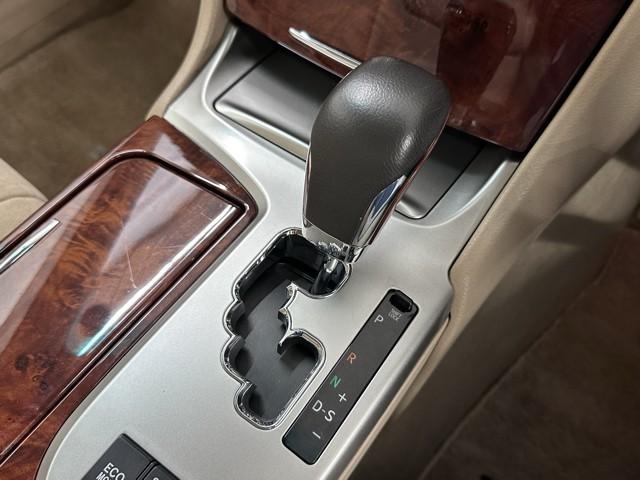 クラウン ２．５ロイヤルサルーン　プレミアムエディション　１オーナー車　Ｂカメラ　フルセグ地デジＴＶ　パワーシート　点検記録簿　キーフリー　スマートキー　クルーズコントロール　ＥＴＣ　アルミホイール　運転席エアバッグ　ＡＡＣ　盗難防止システム　ＨＤＤナビ（11枚目）