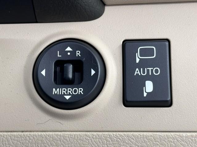 クラウン ２．５ロイヤルサルーン　プレミアムエディション　１オーナー車　Ｂカメラ　フルセグ地デジＴＶ　パワーシート　点検記録簿　キーフリー　スマートキー　クルーズコントロール　ＥＴＣ　アルミホイール　運転席エアバッグ　ＡＡＣ　盗難防止システム　ＨＤＤナビ（14枚目）