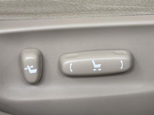 クラウン ２．５ロイヤルサルーン　プレミアムエディション　１オーナー車　Ｂカメラ　フルセグ地デジＴＶ　パワーシート　点検記録簿　キーフリー　スマートキー　クルーズコントロール　ＥＴＣ　アルミホイール　運転席エアバッグ　ＡＡＣ　盗難防止システム　ＨＤＤナビ（15枚目）