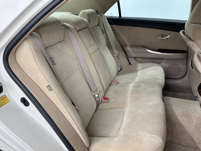 クラウン ２．５ロイヤルサルーン　プレミアムエディション　１オーナー車　Ｂカメラ　フルセグ地デジＴＶ　パワーシート　点検記録簿　キーフリー　スマートキー　クルーズコントロール　ＥＴＣ　アルミホイール　運転席エアバッグ　ＡＡＣ　盗難防止システム　ＨＤＤナビ（17枚目）