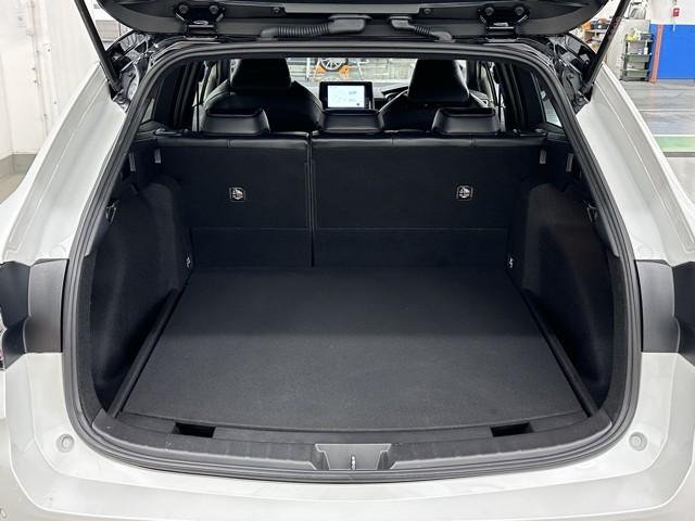 カローラツーリング ハイブリッド　ダブルバイビー　メディアプレイヤー接続　バックモニター　フルセグＴＶ　アイドリングストップ　ＬＥＤライト　点検記録簿　クルコン　横滑り防止　盗難防止装置　ドライブレコーダー　エアバッグ　ＴＶ　ＥＴＣ　ＡＢＳ　キーレス（18枚目）