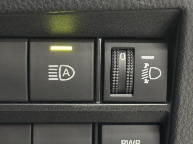 ノア ハイブリッドＳ－Ｇ　両電動ドア　衝突回避ブレーキ　ダブルエアコン　イモビ　クルコン　バックガイドモニター　横滑り防止装置　ＬＥＤヘッドライト　ドライブレコーダー　キーレス　スマートキー　３列シート　アイドリングストップ（9枚目）