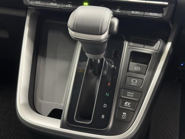 ノア ハイブリッドＳ－Ｇ　両電動ドア　衝突回避ブレーキ　ダブルエアコン　イモビ　クルコン　バックガイドモニター　横滑り防止装置　ＬＥＤヘッドライト　ドライブレコーダー　キーレス　スマートキー　３列シート　アイドリングストップ（11枚目）