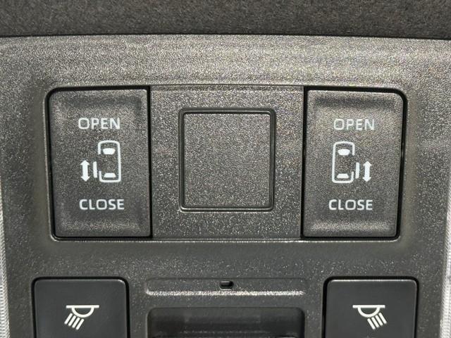 ノア ハイブリッドＳ－Ｇ　両電動ドア　衝突回避ブレーキ　ダブルエアコン　イモビ　クルコン　バックガイドモニター　横滑り防止装置　ＬＥＤヘッドライト　ドライブレコーダー　キーレス　スマートキー　３列シート　アイドリングストップ（12枚目）