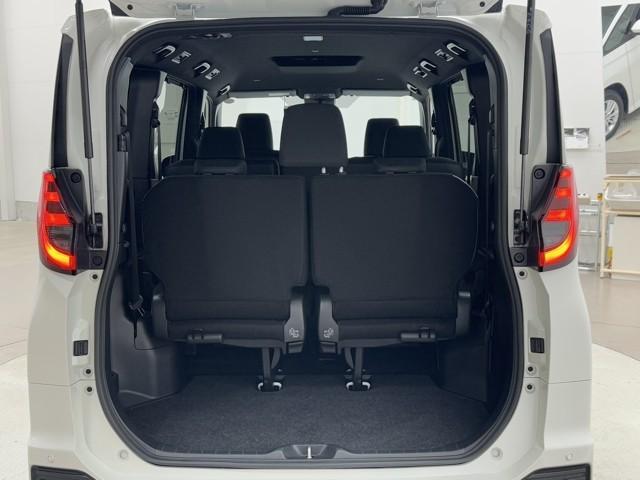 ノア ハイブリッドＳ－Ｇ　両電動ドア　衝突回避ブレーキ　ダブルエアコン　イモビ　クルコン　バックガイドモニター　横滑り防止装置　ＬＥＤヘッドライト　ドライブレコーダー　キーレス　スマートキー　３列シート　アイドリングストップ（16枚目）