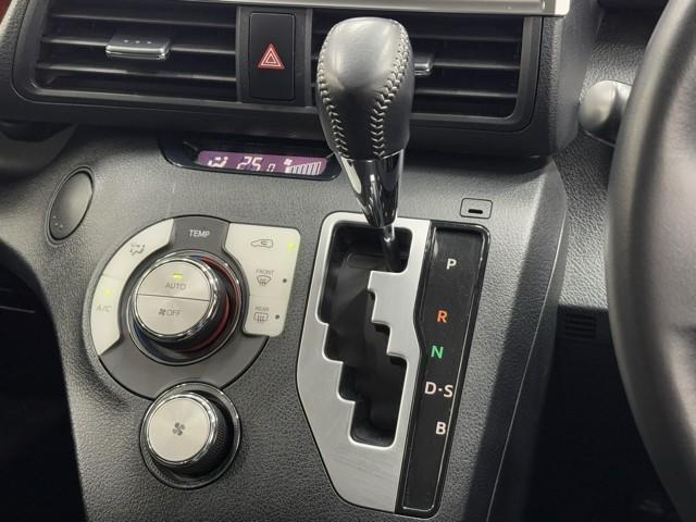 シエンタ ファンベースＧ　バックモニタ－　イモビ　パワステ　ＬＥＤライト　アイスト　デュアルエアバッグ　記録簿有　横滑り防止装置　エアバッグ　ドライブレコーダー　オートエアコン　パワーウィンドウ　ＡＢＳ　スマートキー　ＥＴＣ（11枚目）