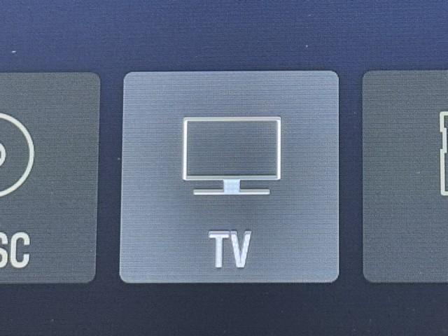 ノア ハイブリッドＧ　Ｒカメラ　スマートキー＆プッシュスタート　ＬＥＤへッドライト　地デジ　イモビライザー　記録簿有　Ｗエアコン　パワーウインドウ　アルミ　クルコン　エアバッグ　横滑り防止　ＤＶＤ再生機能　フルフラット（8枚目）