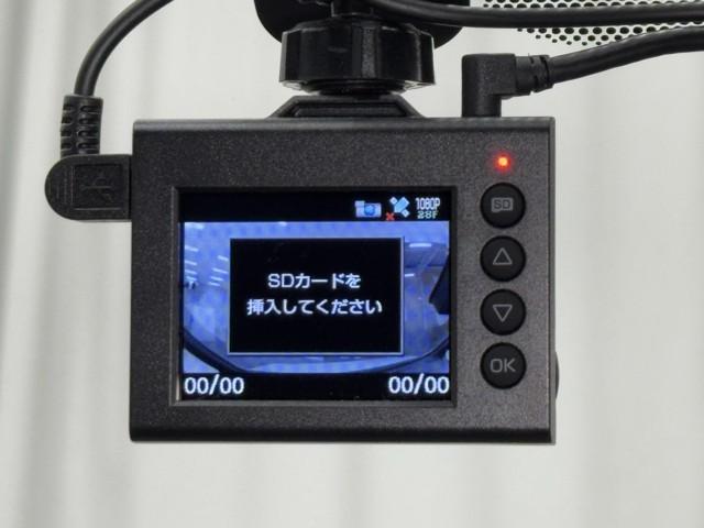 ノア ハイブリッドＧ　Ｒカメラ　スマートキー＆プッシュスタート　ＬＥＤへッドライト　地デジ　イモビライザー　記録簿有　Ｗエアコン　パワーウインドウ　アルミ　クルコン　エアバッグ　横滑り防止　ＤＶＤ再生機能　フルフラット（10枚目）