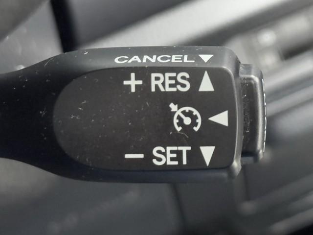 ノア ハイブリッドＧ　Ｒカメラ　スマートキー＆プッシュスタート　ＬＥＤへッドライト　地デジ　イモビライザー　記録簿有　Ｗエアコン　パワーウインドウ　アルミ　クルコン　エアバッグ　横滑り防止　ＤＶＤ再生機能　フルフラット（11枚目）