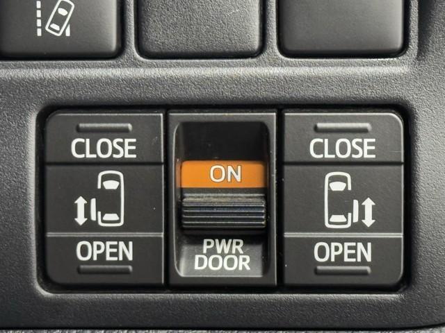 ノア ハイブリッドＧ　Ｒカメラ　スマートキー＆プッシュスタート　ＬＥＤへッドライト　地デジ　イモビライザー　記録簿有　Ｗエアコン　パワーウインドウ　アルミ　クルコン　エアバッグ　横滑り防止　ＤＶＤ再生機能　フルフラット（14枚目）