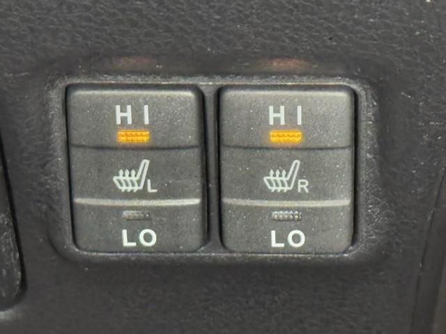 ノア ハイブリッドＧ　Ｒカメラ　スマートキー＆プッシュスタート　ＬＥＤへッドライト　地デジ　イモビライザー　記録簿有　Ｗエアコン　パワーウインドウ　アルミ　クルコン　エアバッグ　横滑り防止　ＤＶＤ再生機能　フルフラット（15枚目）