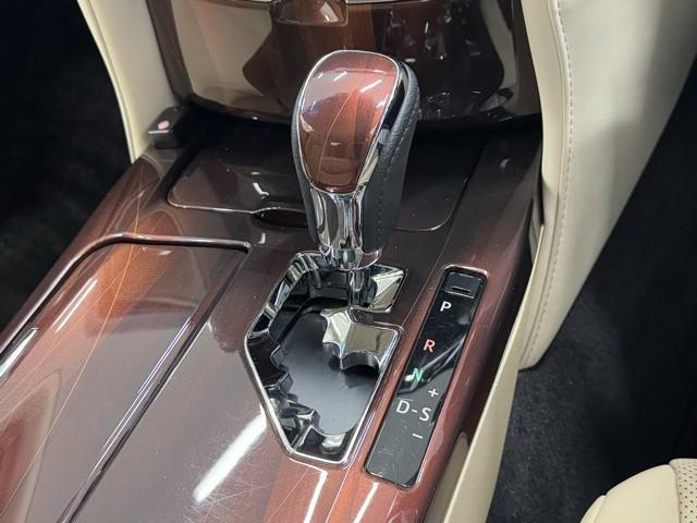 クラウンハイブリッド ロイヤルサルーンＧ　Ｂモニター　ＨＤＤナビゲーション　本革シート　オートエアコン　ナビＴＶ　電動シート　フルセグＴＶ　盗難防止システム　ＡＵＸ　ドラレコ　キーレス　パワーウィンドウ　アルミホイール　横滑り防止装置　ＥＴＣ（13枚目）