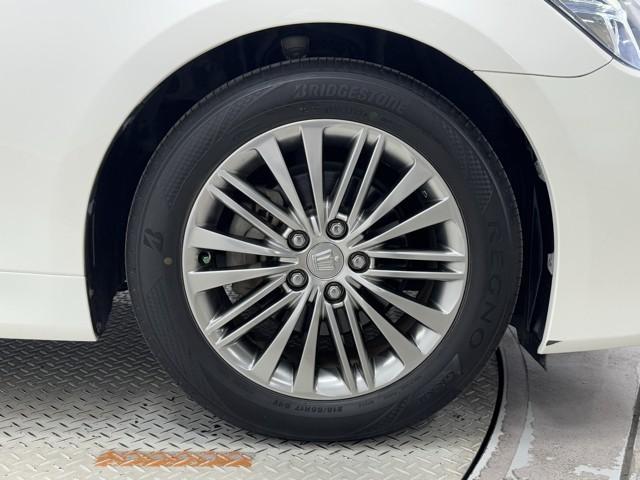 クラウンハイブリッド ロイヤルサルーンＧ　Ｂモニター　ＨＤＤナビゲーション　本革シート　オートエアコン　ナビＴＶ　電動シート　フルセグＴＶ　盗難防止システム　ＡＵＸ　ドラレコ　キーレス　パワーウィンドウ　アルミホイール　横滑り防止装置　ＥＴＣ（19枚目）