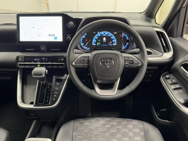 ヴォクシー ハイブリッドＳ－Ｚ　パワーウィンドウ　ＤＶＤ再生機能　インテリキー　横滑防止装置　地デジＴＶ　アクティブクルーズコントロール　フルオートエアコン　リアカメラ　エアバッグ　ＡＢＳ　１００Ｖ充電　ナビＴＶ　ＷＡＣ　キーレス（4枚目）