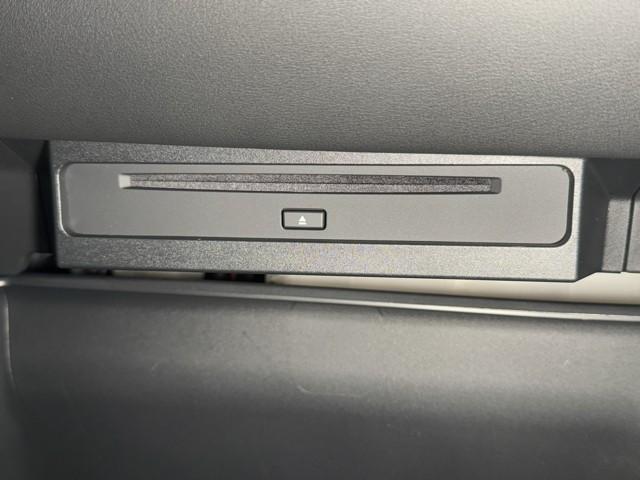 ヴォクシー ハイブリッドＳ－Ｚ　パワーウィンドウ　ＤＶＤ再生機能　インテリキー　横滑防止装置　地デジＴＶ　アクティブクルーズコントロール　フルオートエアコン　リアカメラ　エアバッグ　ＡＢＳ　１００Ｖ充電　ナビＴＶ　ＷＡＣ　キーレス（9枚目）