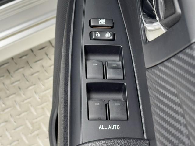 カローラフィールダー 1.5G エアロツアラー ワンセグTV メンテナンスノート ワンオーナー車 キーレス スマキー アイドリングストップ ナビ&TV パワステ パワーウインドウ WSRS アルミ付き AUX ABS DVD再生 AAC エアバッグ(11枚目)