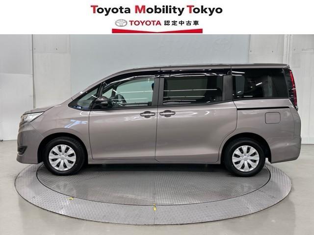 ノア Ｘ　ブレーキサポート　イモビライザー　アイドリングストッ　メンテナンスノート　ＡＵＸ　デュアルエアコン　ワンオーナー車　クルーズＣ　バックモニタ－　ＬＥＤランプ　スマートキ　オートエアコン　ＥＳＣ　３列（3枚目）