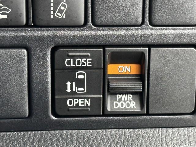 ノア Ｘ　ブレーキサポート　イモビライザー　アイドリングストッ　メンテナンスノート　ＡＵＸ　デュアルエアコン　ワンオーナー車　クルーズＣ　バックモニタ－　ＬＥＤランプ　スマートキ　オートエアコン　ＥＳＣ　３列（16枚目）