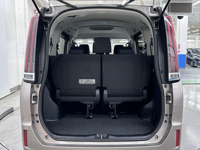 ノア Ｘ　ブレーキサポート　イモビライザー　アイドリングストッ　メンテナンスノート　ＡＵＸ　デュアルエアコン　ワンオーナー車　クルーズＣ　バックモニタ－　ＬＥＤランプ　スマートキ　オートエアコン　ＥＳＣ　３列（19枚目）