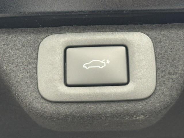 クラウンクロスオーバー Z インテリジェントクリアランスソナー ガラスルーフ ナビTV Pシート AC100V ドラレコ フルセグ キーレス フルオートエアコン オートクルーズコントロール ETC ミュージックプレイヤー接続可(18枚目)