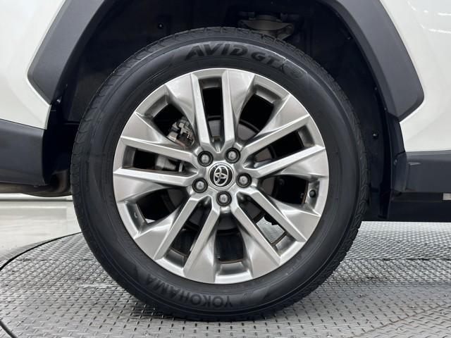 �A���~�z�C�[���ł��B�@�H�ʂɗ͂�`����z�C�[�������͓��ɖڗ����܂���ˁB�@�z�C�[���ЂƂŎԂ̃C���[�W���傫���ς��܂��ˁB