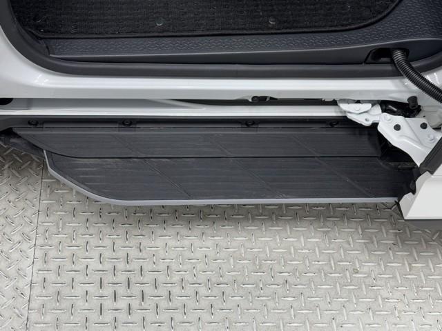 �X���C�h�h�A���J���Ɠ����ɏo���B���j�o�[�T���X�e�b�v�i����ȑ��j�p���[�X���C�h�h�A�쓮�ɘA�����ăX�e�b�v���o�Ă���@�\���̗p�B