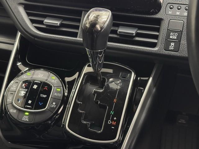 エスクァイア Ｇｉ　エアロ付き　両側Ｐドア　１オナ　スマートキーＰスタート　リアカメラ　ＡＵＸ　アイドリングＳＴＯＰ　ＥＴＣ車載器　オートエアコン　イモビライザー　オートクルーズコントロール　キーレス　ナビＴＶ　ＡＢＳ（12枚目）