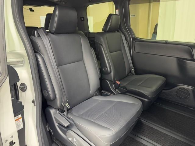 エスクァイア Ｇｉ　エアロ付き　両側Ｐドア　１オナ　スマートキーＰスタート　リアカメラ　ＡＵＸ　アイドリングＳＴＯＰ　ＥＴＣ車載器　オートエアコン　イモビライザー　オートクルーズコントロール　キーレス　ナビＴＶ　ＡＢＳ（17枚目）