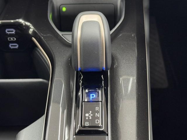 �e���݂₷���V�t�g�ł��B�@�⓹��M���̑������{�ł͑��삪�ȒP�ł����ł��B�@�V�t�g�`�F���W���₷�����ɍl�����Ĕz�u����Ă���̂ő��삵�Ղ��ł���B