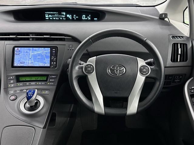 プリウス Ｓ　ＬＥＤエディション　ＡＵＸ端子　フルオートエアコン　ナビＴＶ　地デジＴＶ　スマートキープッシュスタート　ＡＷ　点検記録簿　パワーウィンドー　Ｂカメ　Ｗエアバッグ　イモビ　エアバック　サイドエアバック　キーレスエントリー（4枚目）