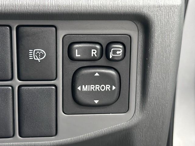 プリウス Ｓ　ＬＥＤエディション　ＡＵＸ端子　フルオートエアコン　ナビＴＶ　地デジＴＶ　スマートキープッシュスタート　ＡＷ　点検記録簿　パワーウィンドー　Ｂカメ　Ｗエアバッグ　イモビ　エアバック　サイドエアバック　キーレスエントリー（13枚目）