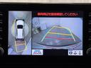 パノラミックビューモニターシステムが付いているので車の上から見た映像が確認できますよ。 一目で車両周辺の情報を確認できますが、直接安全をご確認下さい。