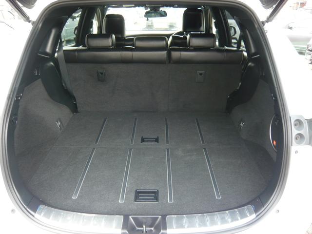 ハリアー プレミアム　衝突被害軽減ブレーキ　横滑り防止装置　オートライト　オートハイビーム　電動リアゲート　ナビ　フルセグＴＶ　ブルートゥース　ＣＤ　ＤＶＤ　ＥＴＣ　スマートキー　プッシュスタート（13枚目）
