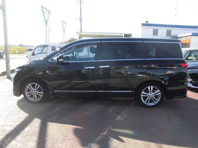 エルグランド ２５０ハイウェイスター　切替式４ＷＤ　７人乗り　純正ナビ　全方位アラウンドビューカメラ　純天井モニター　左右パワースライドドア　ＥＴＣ　ＨＩＤ　スマートキー　専用コンビレザー風シート　タイヤ４本新品（2枚目）