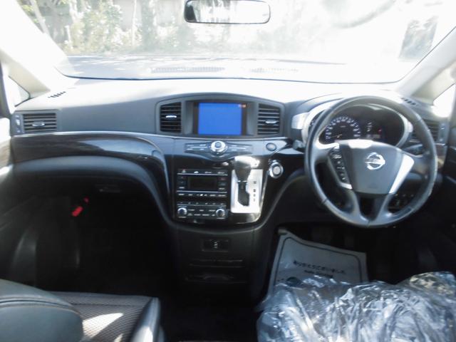 エルグランド ２５０ハイウェイスター　切替式４ＷＤ　７人乗り　純正ナビ　全方位アラウンドビューカメラ　純天井モニター　左右パワースライドドア　ＥＴＣ　ＨＩＤ　スマートキー　専用コンビレザー風シート　タイヤ４本新品（9枚目）