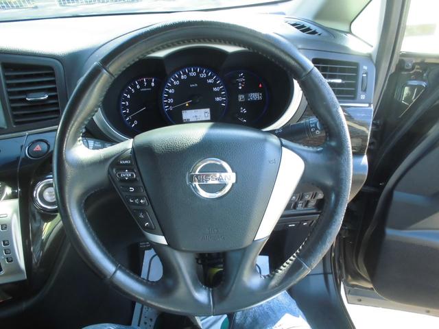 エルグランド ２５０ハイウェイスター　切替式４ＷＤ　７人乗り　純正ナビ　全方位アラウンドビューカメラ　純天井モニター　左右パワースライドドア　ＥＴＣ　ＨＩＤ　スマートキー　専用コンビレザー風シート　タイヤ４本新品（14枚目）