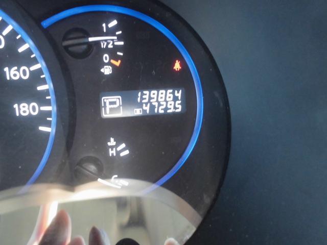 エルグランド ２５０ハイウェイスター　切替式４ＷＤ　７人乗り　純正ナビ　全方位アラウンドビューカメラ　純天井モニター　左右パワースライドドア　ＥＴＣ　ＨＩＤ　スマートキー　専用コンビレザー風シート　タイヤ４本新品（17枚目）