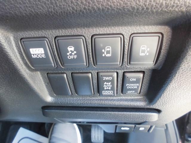 エルグランド ２５０ハイウェイスター　切替式４ＷＤ　７人乗り　純正ナビ　全方位アラウンドビューカメラ　純天井モニター　左右パワースライドドア　ＥＴＣ　ＨＩＤ　スマートキー　専用コンビレザー風シート　タイヤ４本新品（18枚目）