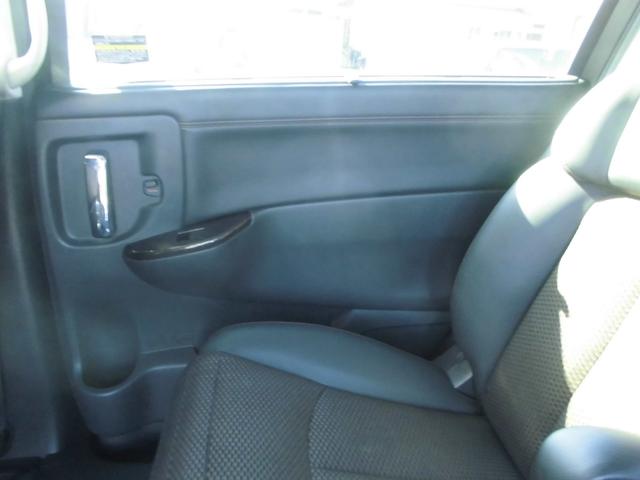 エルグランド ２５０ハイウェイスター　切替式４ＷＤ　７人乗り　純正ナビ　全方位アラウンドビューカメラ　純天井モニター　左右パワースライドドア　ＥＴＣ　ＨＩＤ　スマートキー　専用コンビレザー風シート　タイヤ４本新品（25枚目）