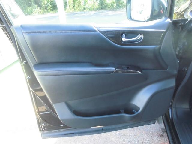 エルグランド ２５０ハイウェイスター　切替式４ＷＤ　７人乗り　純正ナビ　全方位アラウンドビューカメラ　純天井モニター　左右パワースライドドア　ＥＴＣ　ＨＩＤ　スマートキー　専用コンビレザー風シート　タイヤ４本新品（27枚目）