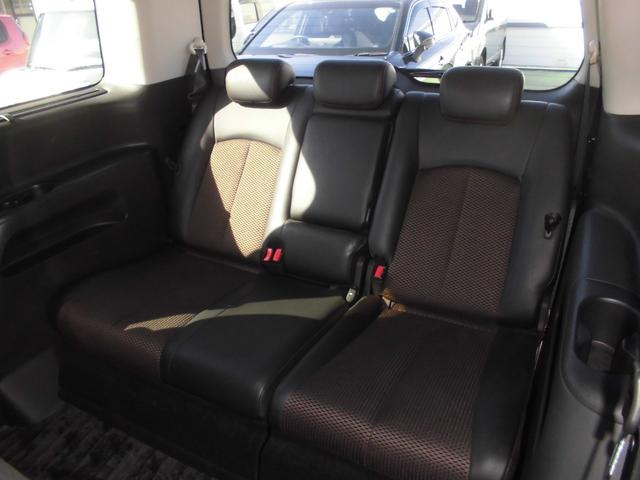 エルグランド ２５０ハイウェイスター　切替式４ＷＤ　７人乗り　純正ナビ　全方位アラウンドビューカメラ　純天井モニター　左右パワースライドドア　ＥＴＣ　ＨＩＤ　スマートキー　専用コンビレザー風シート　タイヤ４本新品（30枚目）