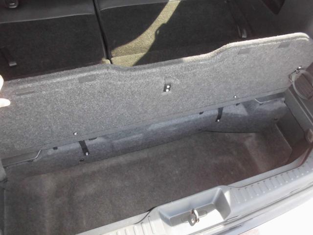 エルグランド ２５０ハイウェイスター　切替式４ＷＤ　７人乗り　純正ナビ　全方位アラウンドビューカメラ　純天井モニター　左右パワースライドドア　ＥＴＣ　ＨＩＤ　スマートキー　専用コンビレザー風シート　タイヤ４本新品（41枚目）