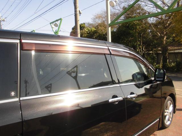 エルグランド ２５０ハイウェイスター　切替式４ＷＤ　７人乗り　純正ナビ　全方位アラウンドビューカメラ　純天井モニター　左右パワースライドドア　ＥＴＣ　ＨＩＤ　スマートキー　専用コンビレザー風シート　タイヤ４本新品（43枚目）