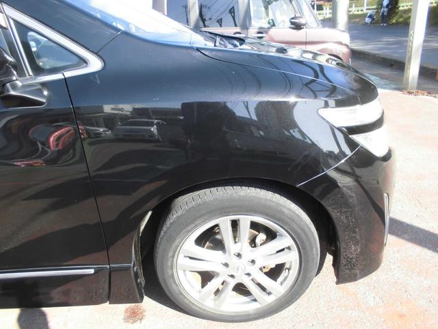 エルグランド ２５０ハイウェイスター　切替式４ＷＤ　７人乗り　純正ナビ　全方位アラウンドビューカメラ　純天井モニター　左右パワースライドドア　ＥＴＣ　ＨＩＤ　スマートキー　専用コンビレザー風シート　タイヤ４本新品（61枚目）